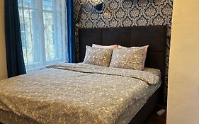 Family Apartment Near Kadriorg Swan Pond
